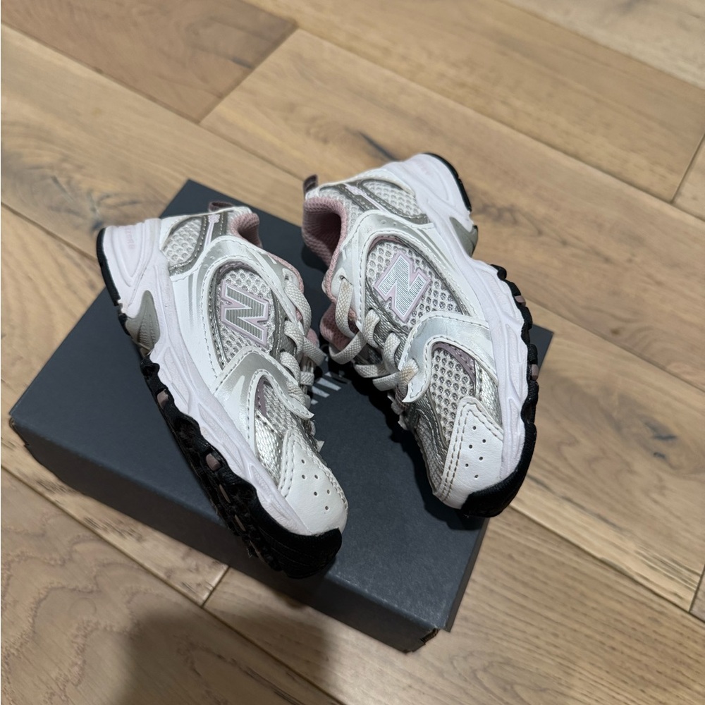 New Balance 530 White and Pink - Picture 2 of 5